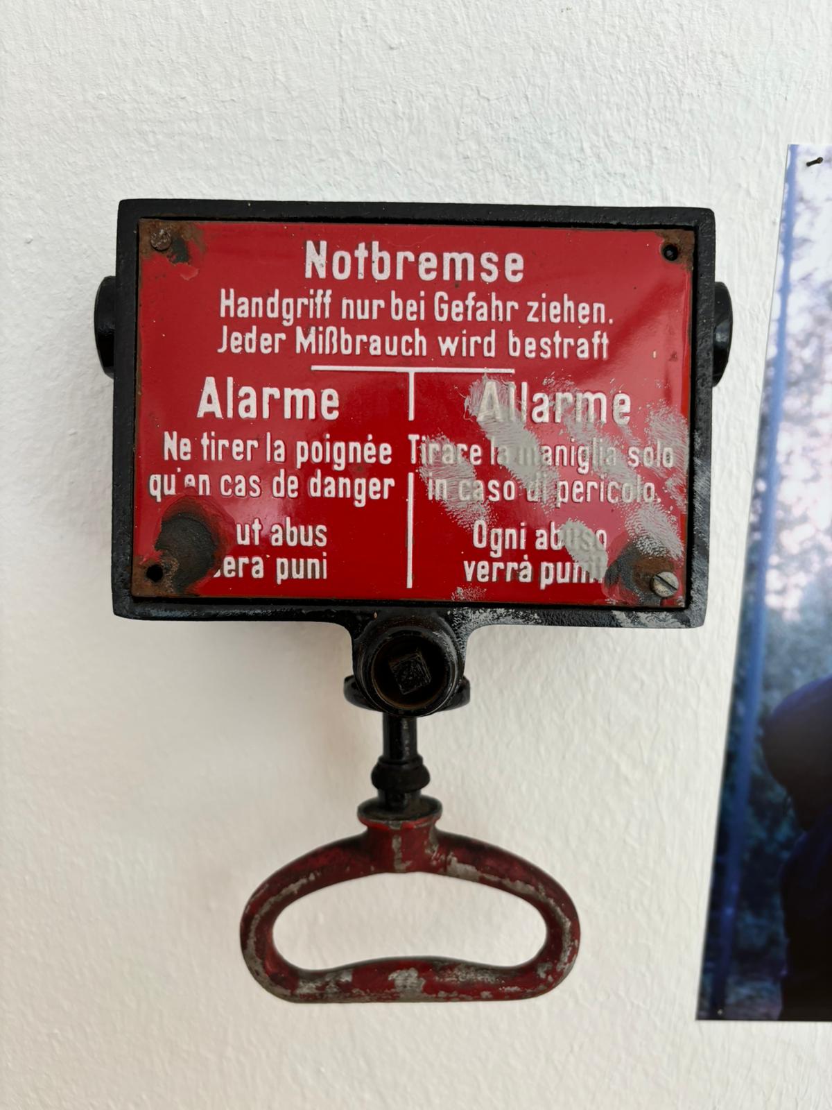 Notbremse Missbrauch strafbar!